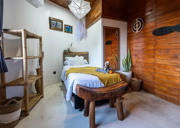 Bukit Surf Tropical & Unique 06 Bedroom