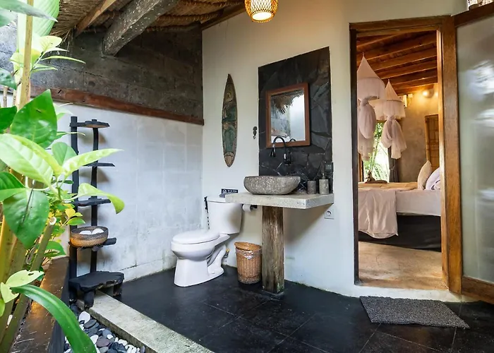Bukit Surf Tropical & Unique 06 Bedroom Villa *